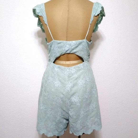 Lush embroidered romper - Picture 2 of 7